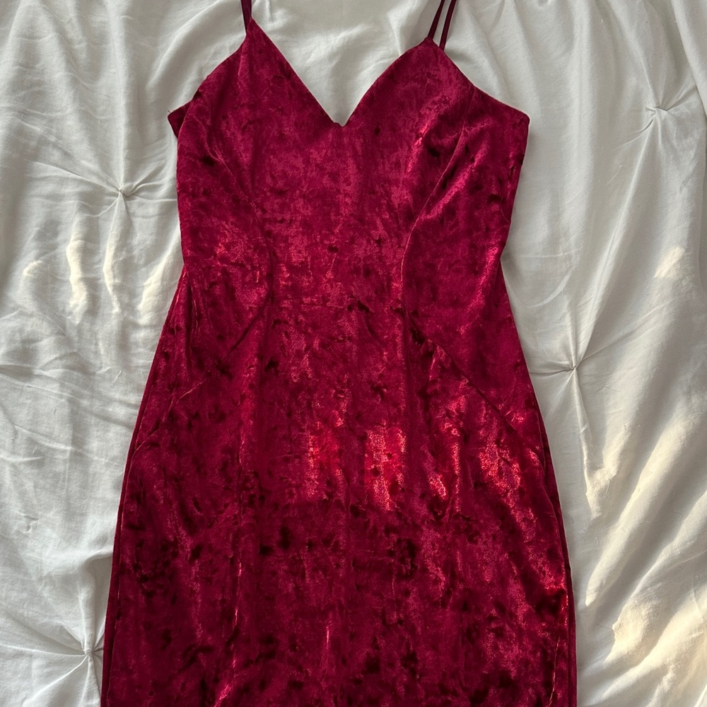 pink | red | velvet | dress | tight fit | mid
